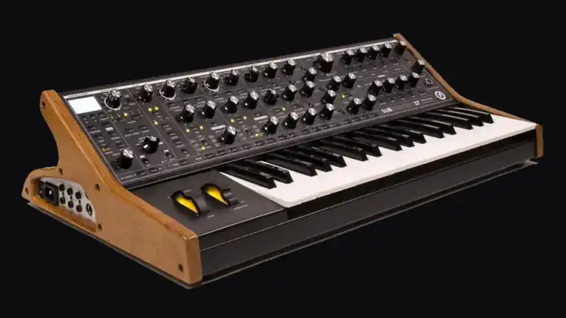 Moog Subsequent 37 — демо звука